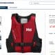 Port du gilet de sauvetage sur un bateau